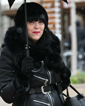 Mirela Holy s kišobranom na zagrebačkoj špici 2025. - 1