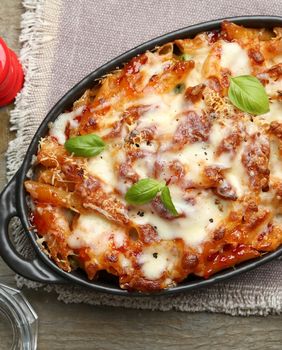 Zapečena tjestenina s kobasicama