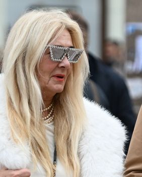 Dama iz Zagreba s torbom Mini Hector koju potpisuje Thom Browne