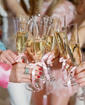 Kako je moguće biti pozvan na djevojačku, ali ne i na vjenčanje?