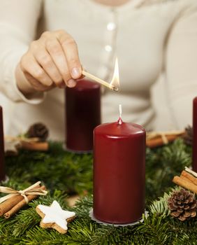 Prva adventska svijeća