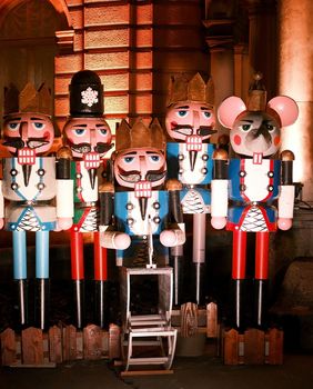 Orašari ispred zagrebačkog HNK u slopu Adventa