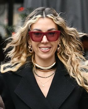 Dama iz Zagreba u crnim slingback štiklama