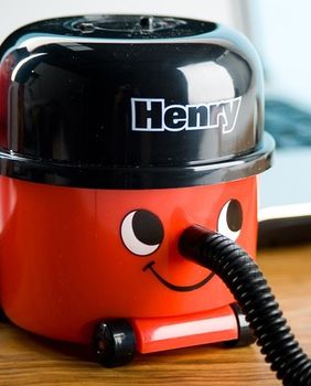 Ovaj je usisavač savršen dodatak svakom radnom stolu