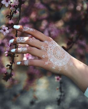 Bijele tetovaže popularne su, ali tattoo-majstorica upozorava na njihove nedosatke (Foto: Getty Images)