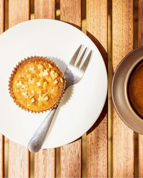 Šalica kave i muffin