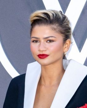 Zendaya na pariškoj reviji Yves Saint Laurenta