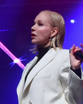 Jelena Rozga u Miu Miu čizmama na Bučijadi - 4