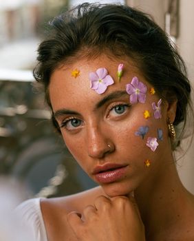 Ako želite blistavo lice, ovo je možda podloga za vas