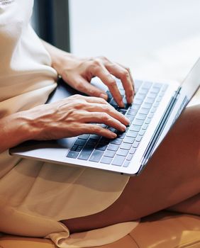 Koju to odjeću ne bismo trebali nositi na posao?