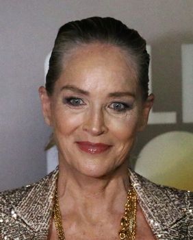 Sharon Stone u platformama i odijelu - 4