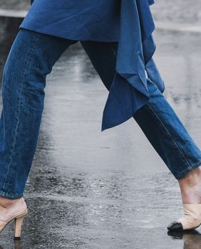 Tamnoplave traperice izdanjima donose i dozu sofisticranosti