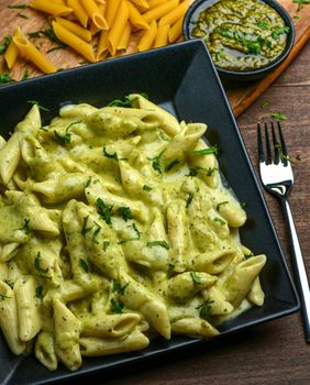 Kremsta tjestenina sa špinatom