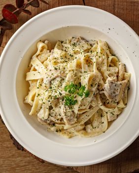 Kremasta tjestenina s piletinom