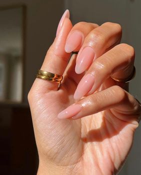 Rosehip oil manikura