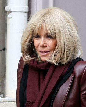 Brigitte Macron u trapezicama i čizmama s blok petom - 5