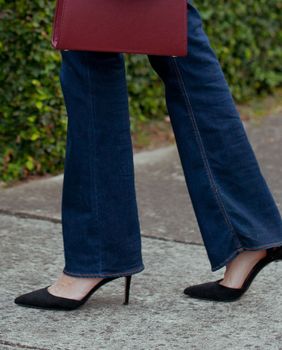 Crne cipele s visokom potpeticom nikad ne izlaze iz mode