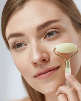 U 30-ima životni stil i navike iz adolescencije dolaze na naplatu pa se tako pojavljuju određene nepravilnosti u tonalitetu kože