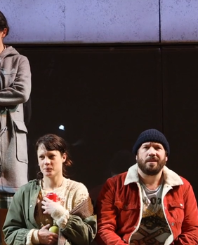 Scena iz predstave Lomeći valove