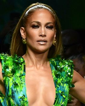 Jennifer Lopez u Versace haljini 19 godina kasnije - 4
