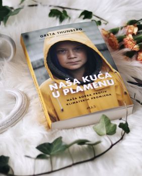 Knjiga \'Naša kuća u plamenu\' Grete Thunberg
