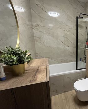 Stan u Španskom s glamuroznom kupaonicom - 16