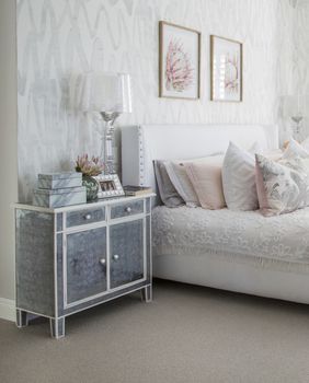 Spavaće sobe s klupicom ispred kreveta - 15