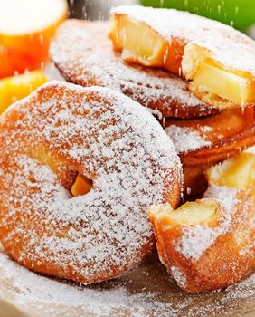 Jabuke u šlafroku tj. pohane jabuke