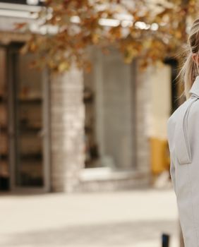 Svestrani korporativni modni komadi: Ove jeseni nosimo slojevite kombinacije neutralnih boja