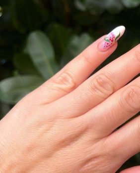 Nokti s uzorkom orhideje