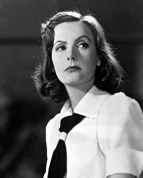 Greta Garbo u sceni iz kultnog filma Ninočka