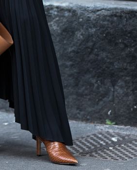 Duge haljine savršeno se slažu s čizmama