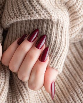 Neke boje lakova za nokte mogu pomladiti izgled ruku