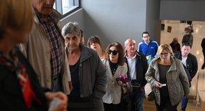 Birači na biračkom mjestu u OŠ Pazigrad u Splitu