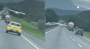 Zrakoplov koji prisilno slijeće na autocestu