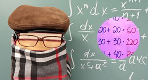 Knjige zamaskirane u čovjeka ispred matematičke ploče i zadatak