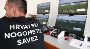 VAR sudac Ivan Bebek