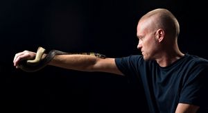 Tim Friede sa zmijom