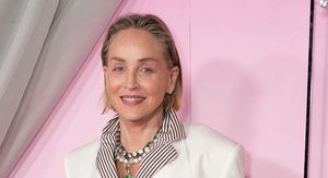Sharon Stone u prugastom kompletu na događanju Fashion Trust U.S. Awards u Los Angelesu - 4