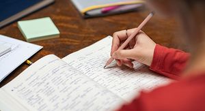 Kako se piše: podcrtati ili potcrtati