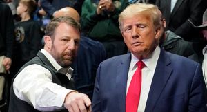 Kako je bivši vodoinstalater i jedini Trumpov ministar bez diplome izgradio bogatstvo od više desetaka milijuna dolara