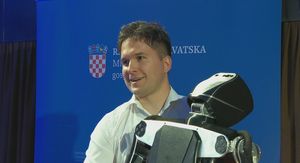Mario Ljubičić i robot Rinno