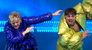 Sven Pocrnić i Laura Sučec kao Käärijä i Baby Lasagna