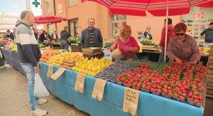 Uvozne jagode na tržnicama