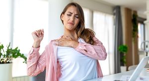 Bol u ramenu pri podizanju ruke: 12 najčešćih uzroka koje većina ljudi ignorira