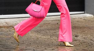 Neonska nijansa ružičaste u street style izdanju s Tjedna mode