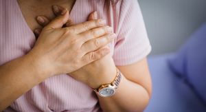 Uzroci boli u prsima u žena: Što sve može biti?