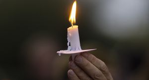 Upaljena svijeća, ilustracija