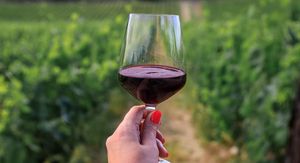 13 neočekivanih nuspojava vina koje bi vas mogle iznenaditi