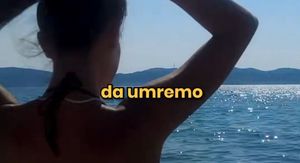 Djevojka na moru